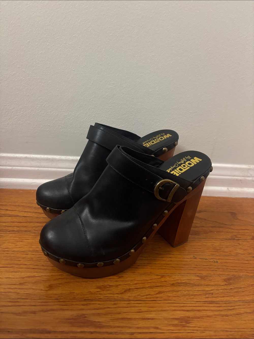 Woodies Jeffrey Campbell Charlie black clog heels